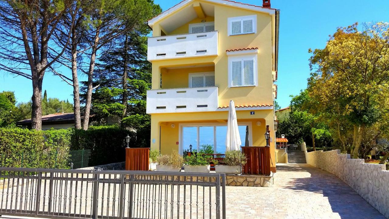Villa Bionda Malinska Buitenkant foto